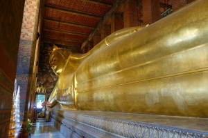 Reclining Buddha at Wat Pho, it's huge